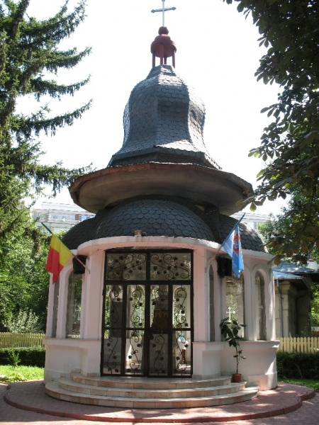 File:ImgTrei Ierarhi 0003.jpg